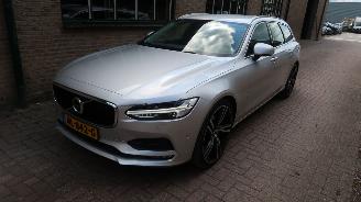 uszkodzony samochody osobowe Volvo V-90 Volvo V90 2.0 D4 Momentum 2017/3