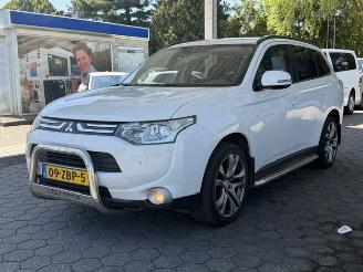 krockskadad bil auto Mitsubishi Outlander 2.2 Di-D Intense. KLIMA | CRUISE ( INRUIL VERKREGEN ) 2012/10