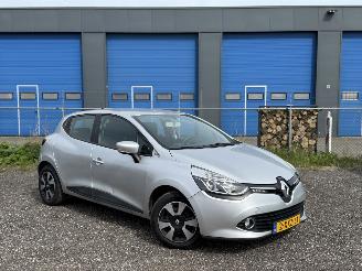 Vaurioauto  passenger cars Renault Clio 1.5 DCi Eco Expression 2013/5