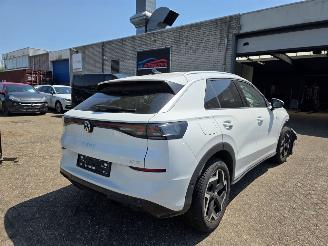 krockskadad bil auto Volkswagen T-Roc R-Line 1.5eTSI IQ-Light Drive-Mode Camera Virtual Keyless Sfeerverl. Trekhaak 110KW / 150PK 2026/2