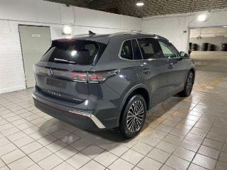 Voiture accidenté Volkswagen Tiguan 1.5 TSI e-Hybrid Elegance 360/NAVI 2024/10