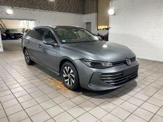 skadebil auto Volkswagen Passat Variant 2.0 TDI DSG Business HUD/AHK/SH 2024/10