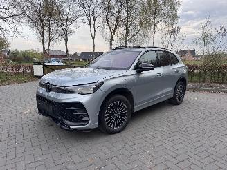 Auto incidentate Volkswagen Tiguan Volkswagen Tiguan 1.5 TSI eHybrid 200 kW R-Line PANO HUD 2025/3