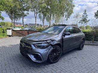 škoda osobní automobily Mercedes GLA Mercedes-Benz GLA 250e AMG PANO Trekhaak Camera Ambiance HUD VOL!! 2024/3