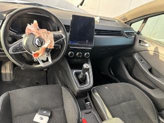 Renault Clio  picture 9