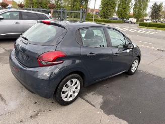 Peugeot 208  picture 5