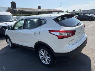 damaged passenger cars Nissan Qashqai  2017/11