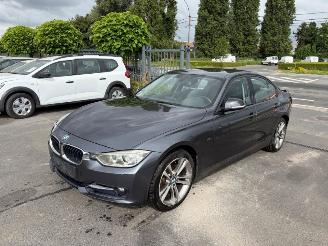 skadebil auto BMW 3-serie AUTOMAAT 2012/11