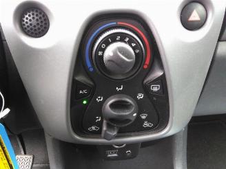 Peugeot 108 108, Hatchback, 2014 1.0 12V VVT-i picture 21