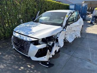 Salvage car Peugeot 208 208 II (UB/UH/UP), Hatchback 5-drs, 2019 1.2 Hybrid 100 2025/4