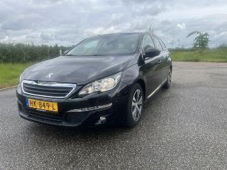skadebil auto Peugeot 308 1.2 PureTech Blue Lease Executive  PANORAMADAK 2015/12