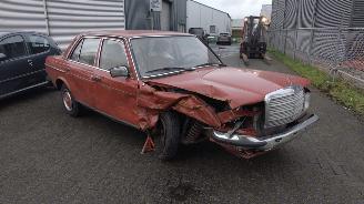  Mercedes 200-280 diesel 200 d loopt super!! 1983/1