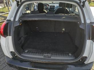 Peugeot 2008 1.2 Style Panodak Ac Cruise Mooie auto weing schade! picture 18