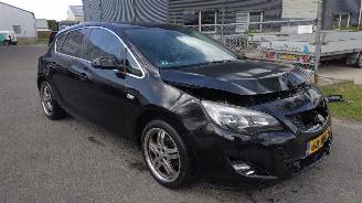 Voiture accidenté Opel Astra 1.4 Turbo Sport Cosmo Leuke auto motor loopt auto rijdt! 2010/1