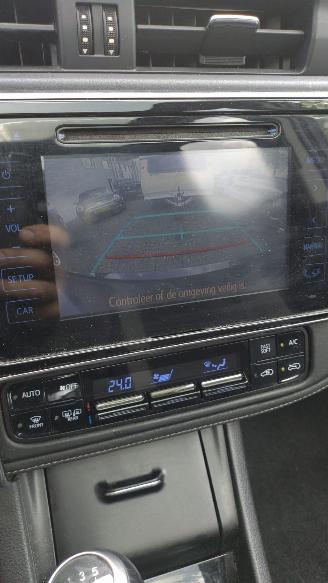 Toyota Auris 1.2T Aspiration Panodak Cruise Clima 2015 weinig schade picture 29