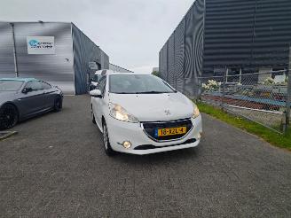 krockskadad bil auto Peugeot 208 PEUGEOT 208 Peugeot 208 1.2 Vti 12V PureTech 82 NETTE AUTO 2012/9