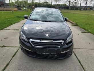 Vrakbiler auto Peugeot 308 308 (L3/L8/LB/LH/LP), Hatchback 5-drs, 2013 / 2021 1.2 12V VTi PureTech 82 2015/4