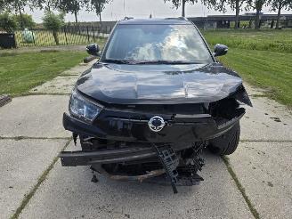 damaged passenger cars Ssang yong Tivoli 1.5 e-XGDi 2018/1