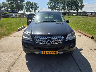 krockskadad bil auto Mercedes M-klasse  2008/1