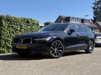 Unfallwagen Volvo V-60 2.0 V60 Momentum Advantage AUTOMAAT 174PK 2020/10
