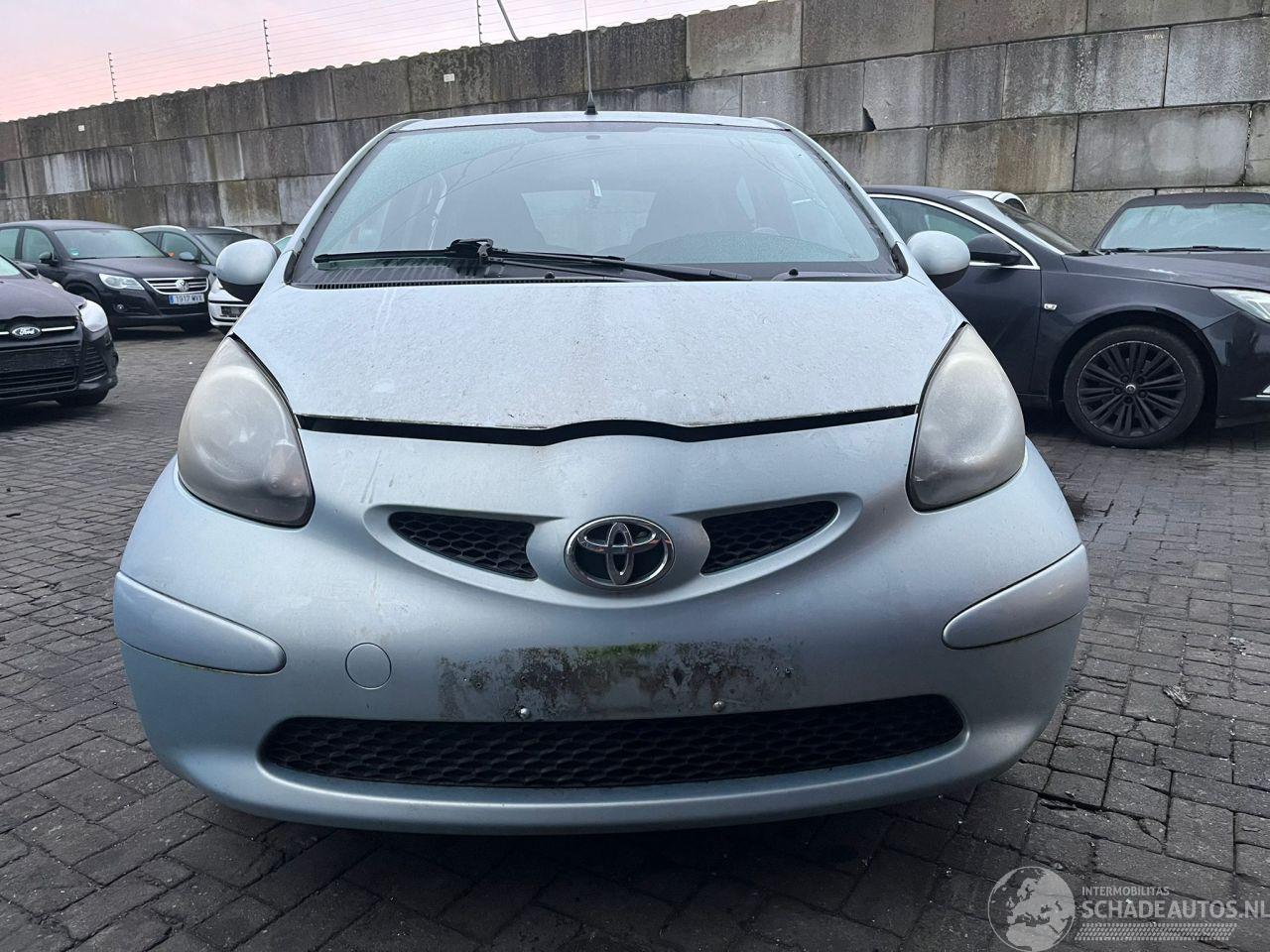 Toyota Aygo 1.0 12V VVT-i Hatchback  Benzine 998cc 50kW (68pk)