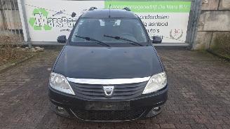 Schadeauto Dacia Logan 1.6 16V Flexifuel Combi/o   1.598cc 77kW 2011/9