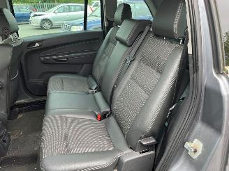 Opel Zafira 2.2 16V Direct Ecotec MPV picture 21