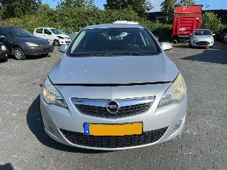 Voiture accidenté Opel Astra 1.6 16V Ecotec Hatchback 4Dr Benzine 1.598cc 85kW (116pk) 2010/5