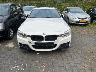 krockskadad bil auto BMW 3-serie 320d 2.0 16V Combi/o  Diesel 1.995cc 135kW (184pk) 2015/3