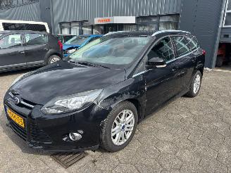 uszkodzony samochody osobowe Ford Focus 1.0 Ecoboost Titanium 2010/1