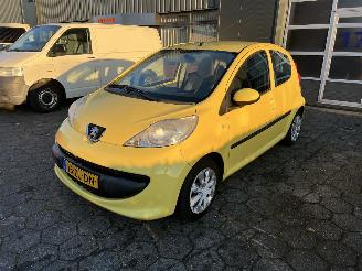 krockskadad bil auto Peugeot 107 1.0 12V XS Automaat 2008/3