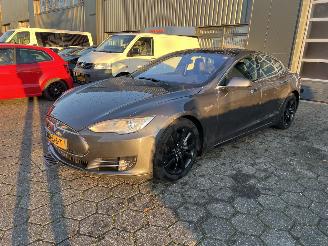 Auto incidentate Tesla Model S 85D Base FREE SUPERCHARGE 2015/10