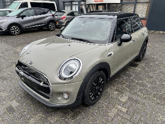 skadebil auto Mini Cooper 1.5 Pepper 2019/1