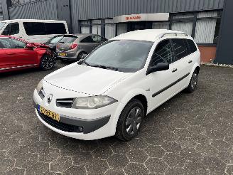 Auto incidentate Renault Mégane Grandtour 1.5 dCi 78kW van 2009/6