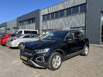 Schadeauto Volkswagen T-Roc 1.0 TSI STYLE 2022/9