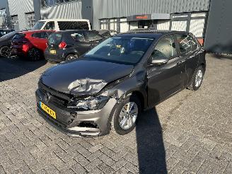 krockskadad bil auto Volkswagen Polo 1.0 MPI Trendline 2020/1