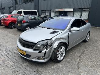 uszkodzony samochody osobowe Opel Astra TWIN TOP 1.8 Cosmo 2007/6