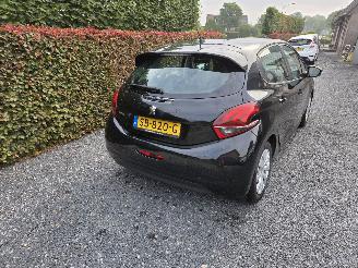 Peugeot 208 1.2 PureTech Active picture 4