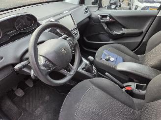 Peugeot 208 PureTech Active picture 11