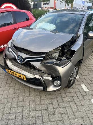 Voiture accidenté Toyota Yaris Hybrid-benzine 2015 2015/1