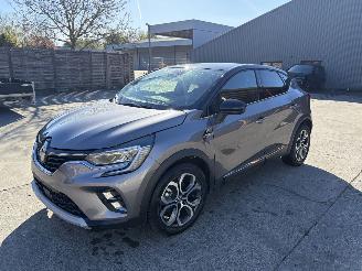 Voiture accidenté Renault Captur 1.6i - 16V SCE 145 E-TECH 2024/4