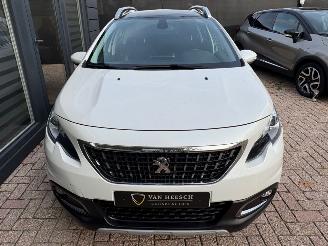 Damaged car Peugeot 2008 1.2 PureTech Allure | Navi Panoramadak Camera 2018/2