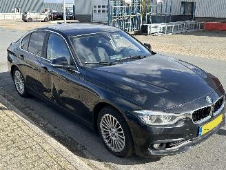 BMW 3-serie 318i Luxury picture 4