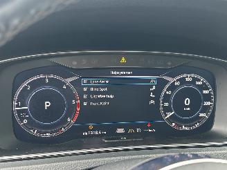 Volkswagen Golf 2.0TDI R-Line picture 17