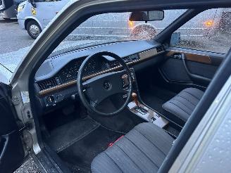 Mercedes  W124 230E picture 7