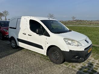 uszkodzony samochody osobowe Peugeot Partner 120 1.6 e-HDI L1 XT Profit + 2Tronic 2012/1