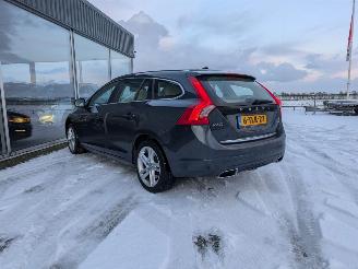 Volvo V-60 2.4 D6 AWD Plug-In Hybrid Summum picture 3