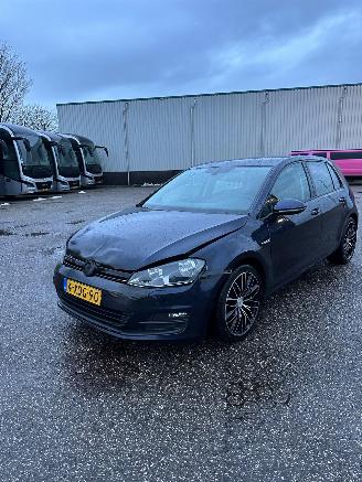 Schadeauto Volkswagen Golf 1.6 TDI Comfortline BlueMotion 2014/7
