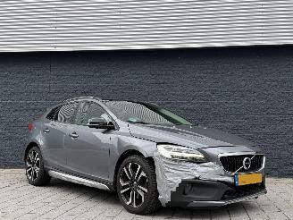 damaged passenger cars Volvo V-40 Cross Country 2.0 D3 Automaat 2016/6