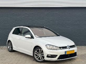 Voiture accidenté Volkswagen Golf 1.4TSI R-LINE DSG/PANO 2014/9